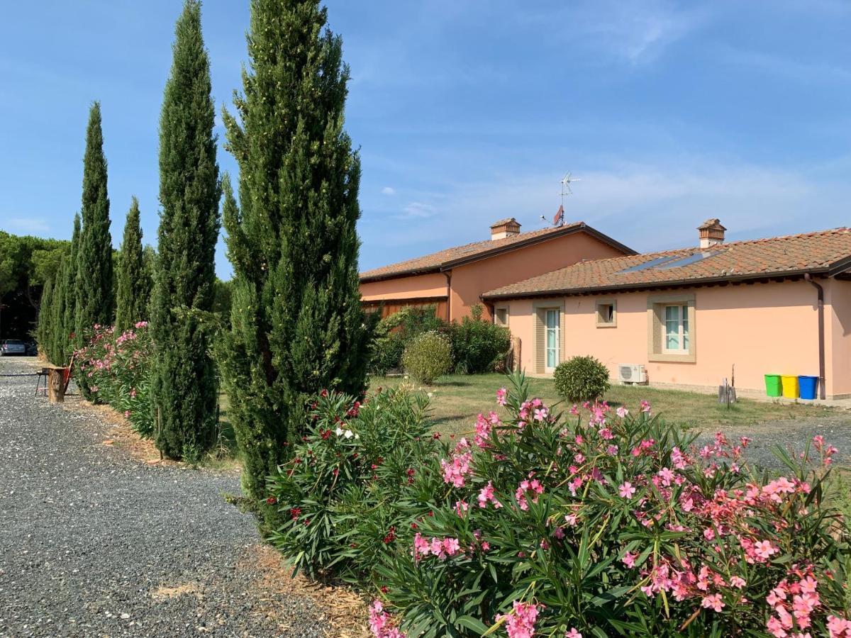 Fattoria Palazzeta - Pet & Family Friendly Aparthotel Cecina  Buitenkant foto